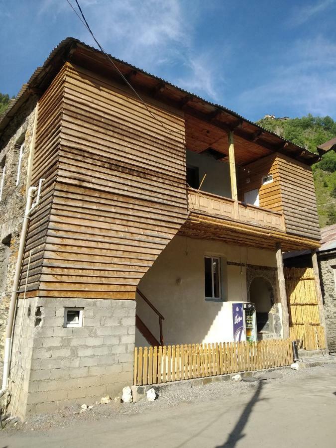 Raul Lushnu Darbaz Acomodação com café da manhã Mestia Exterior foto