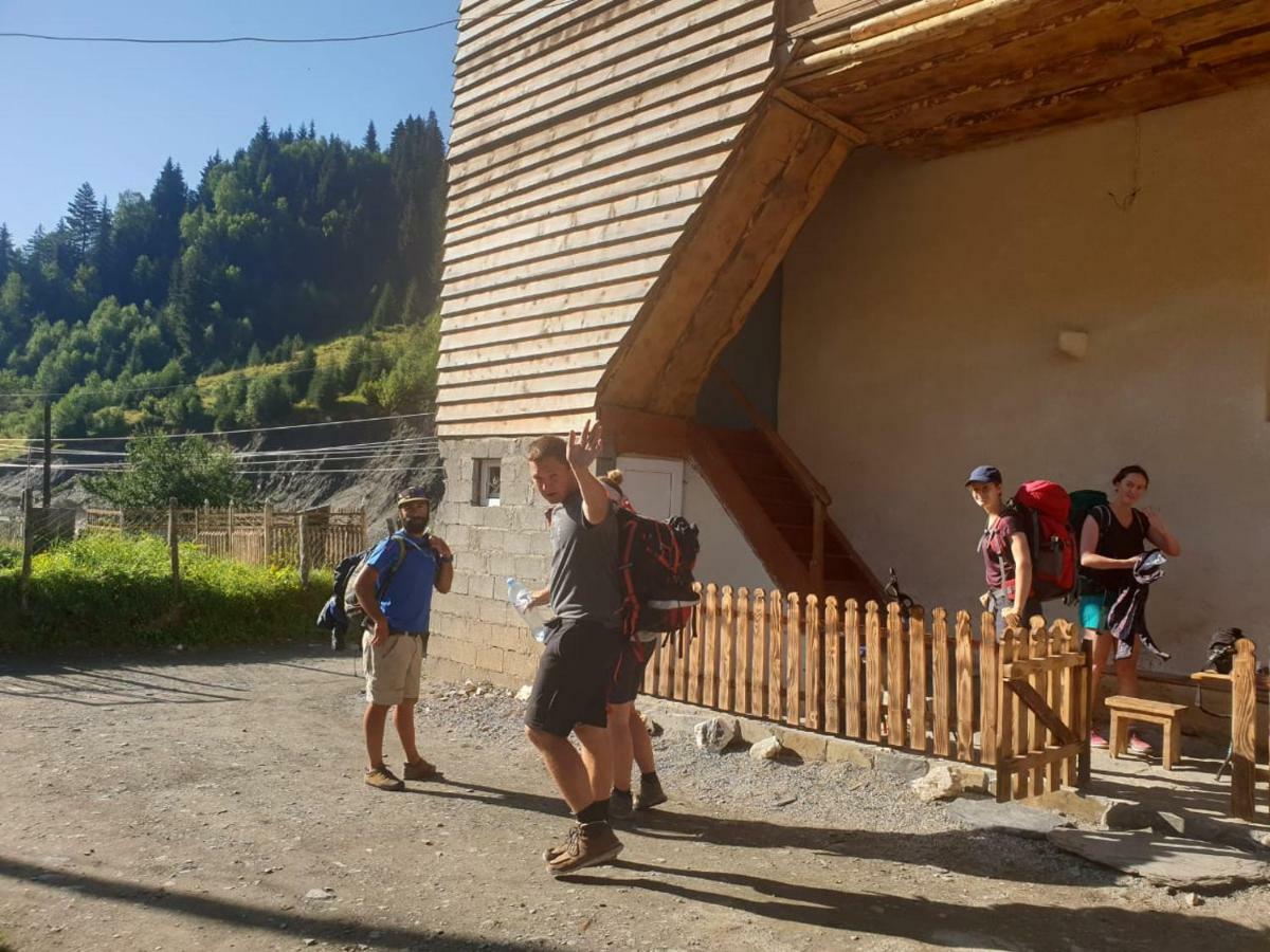 Raul Lushnu Darbaz Acomodação com café da manhã Mestia Exterior foto